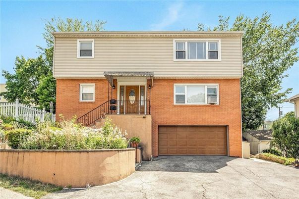 Attached, Exterior, Facade, Brick Facade, Raised Ranch