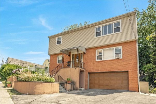 Attached, Exterior, Facade, Brick Facade, Rowhouse