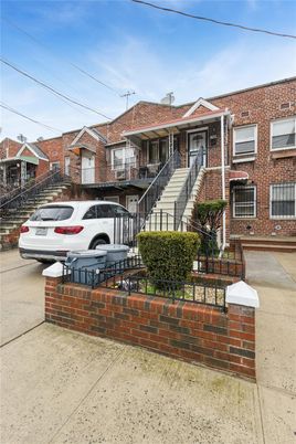 Exterior, Facade, Brick Facade, Rowhouse
