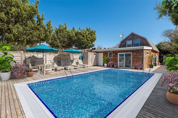 Exterior, Pool