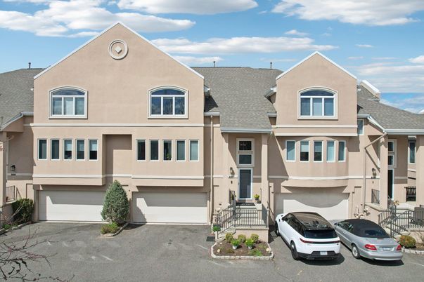 Attached, Exterior, Facade, Rowhouse