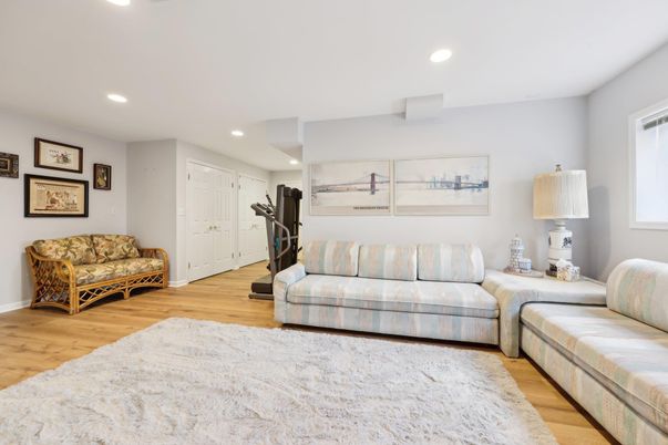 Fitness Equipment, Interior, Recessed Lighting, Wood Texture Flooring