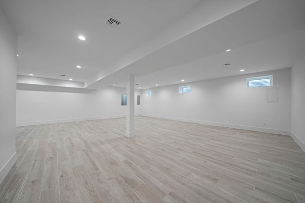 Empty room, Interior, Recessed Lighting, Wood Texture Flooring