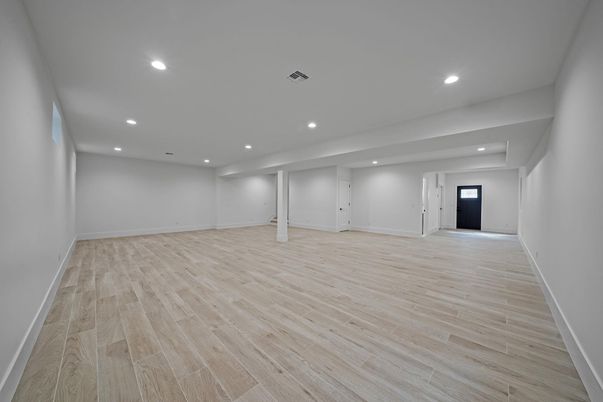 Empty room, Interior, Recessed Lighting, Wood Texture Flooring
