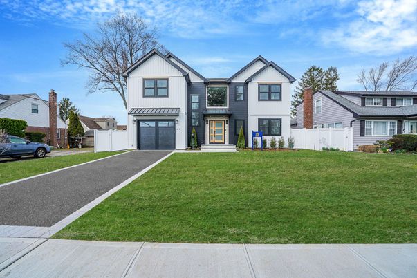 Attached, Exterior, Facade, Farmhouse