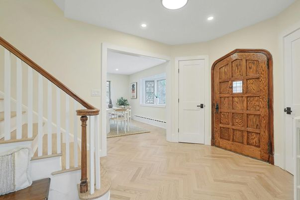 Interior, Recessed Lighting, Wood Texture Flooring