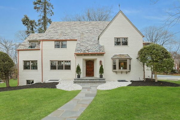 Exterior, Facade, Farmhouse