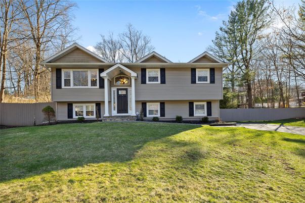 Backyard, Exterior, Facade, Raised Ranch