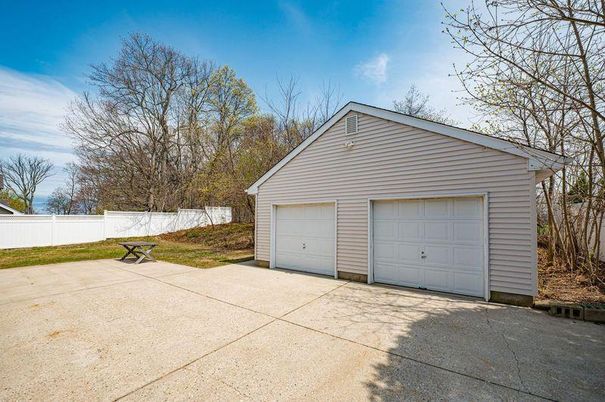 Detached Garage, Exterior