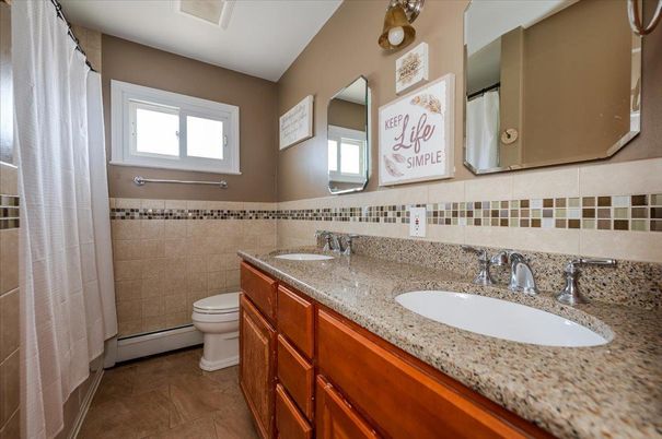 Bathroom, Dual Sink Vanities, Interior