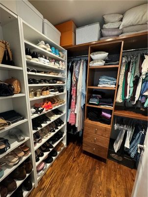 Interior, Walk-in Closets, Wood Texture Flooring