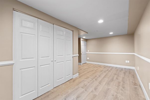 Empty room, Interior, Recessed Lighting, Wood Texture Flooring
