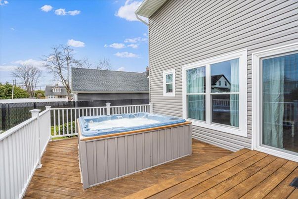 Exterior, Hot Tub