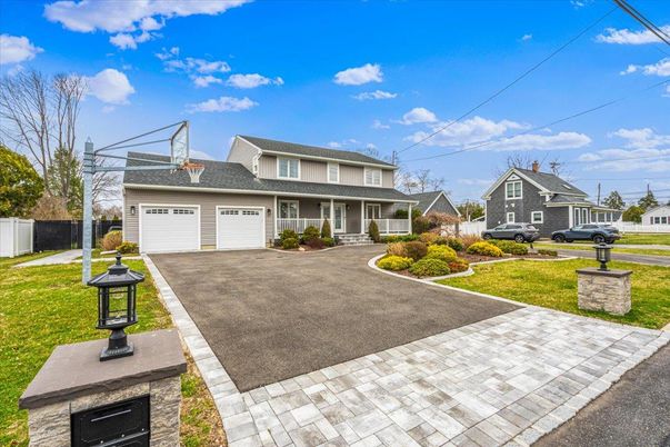 Attached, Exterior, Facade, Cape Cod