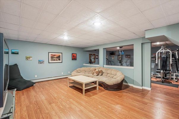 Interior, Recessed Lighting, Wood Texture Flooring