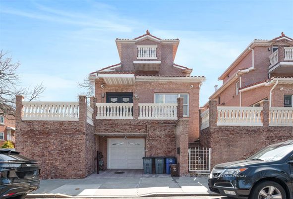 Attached, Exterior, Facade, Brick Facade, Rowhouse
