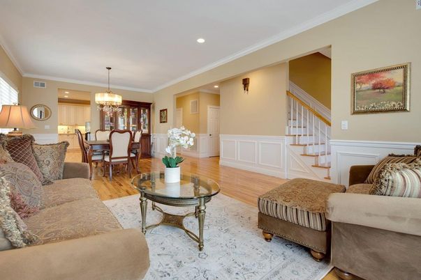 Chandelier, Dining room, Interior, Living room, Recessed Lighting, Wood Texture Flooring