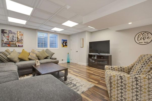 Interior, Living room, Recessed Lighting, Wood Texture Flooring