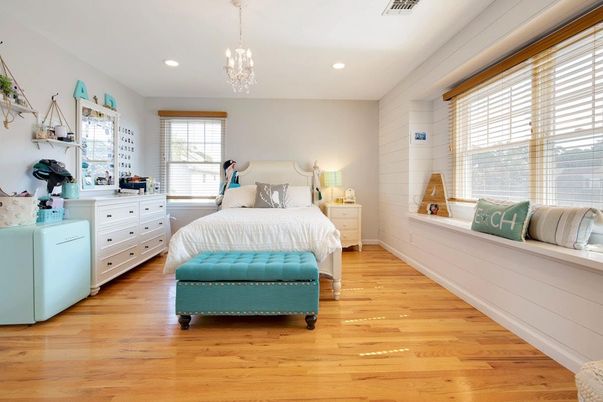 Bedroom, Interior, Pendant Lights, Recessed Lighting, Wood Texture Flooring