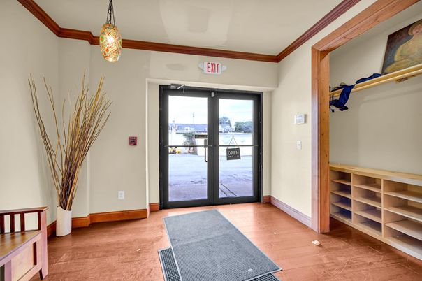 Interior, Pendant Lights, Wood Texture Flooring