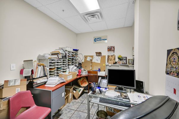 Home Office, Interior