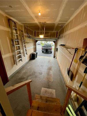 Garage, Interior
