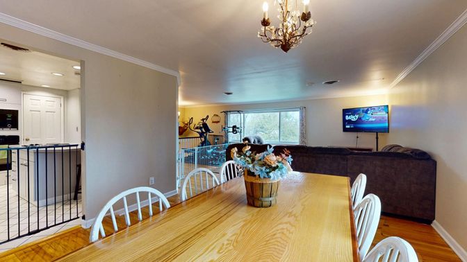 Chandelier, Dining room, Interior, Living room, Recessed Lighting, Wood Texture Flooring