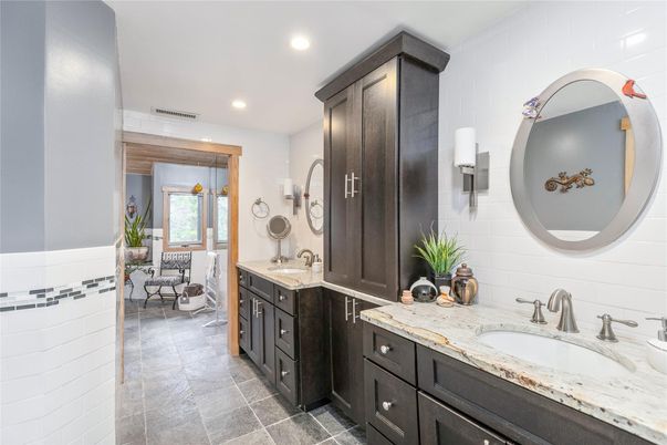 Bathroom, Dual Sink Vanities, Interior, Recessed Lighting