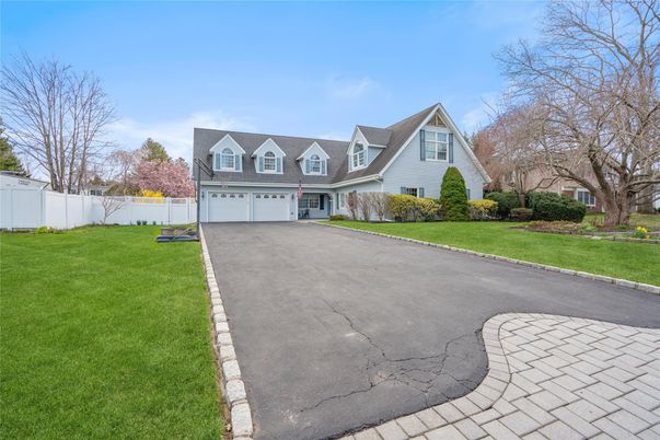 Attached, Exterior, Facade, Cape Cod