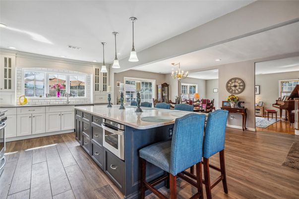 Chandelier, Dining room, Interior, Kitchen, Pendant Lights, Piano, Recessed Lighting, Wood Texture Flooring