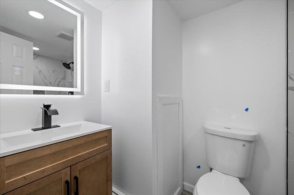 Bathroom, Interior, Recessed Lighting
