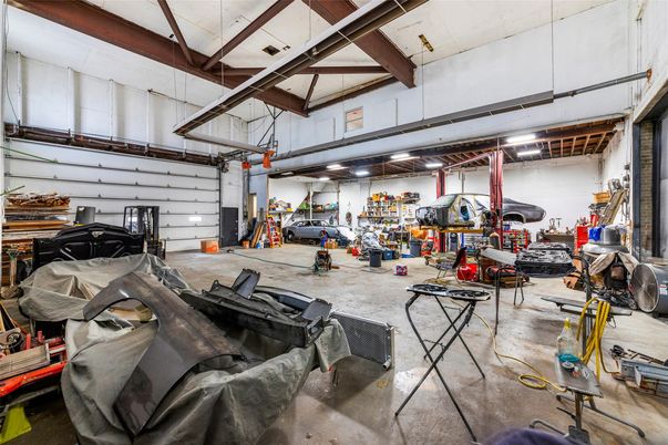 Fitness Equipment, Garage, Interior, Wooden Beams