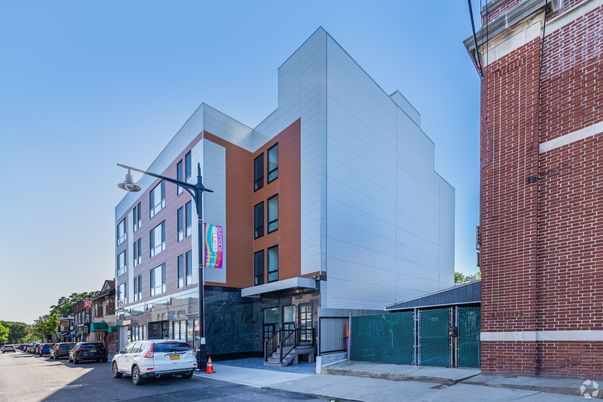 Exterior, Facade, Brick Facade, Highrise