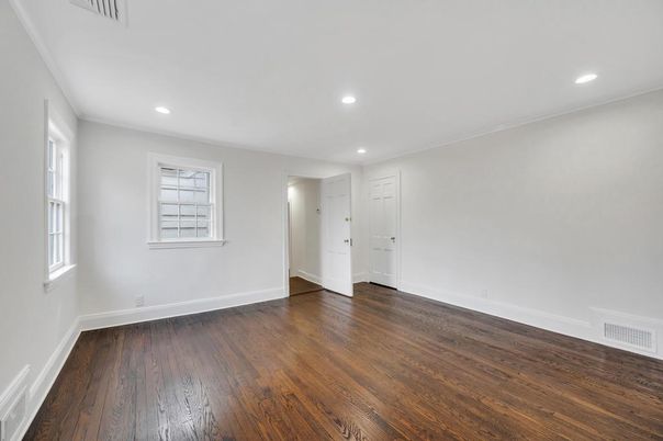 Empty room, Interior, Recessed Lighting, Wood Texture Flooring