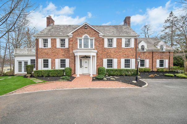 Exterior, Facade, Brick Facade, Georgian