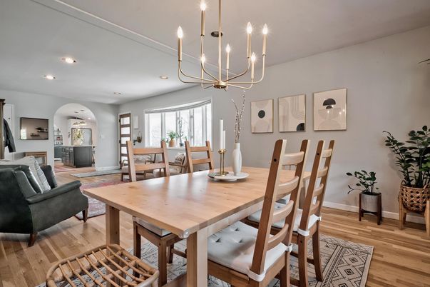 Chandelier, Dining room, Interior, Recessed Lighting, Wood Texture Flooring