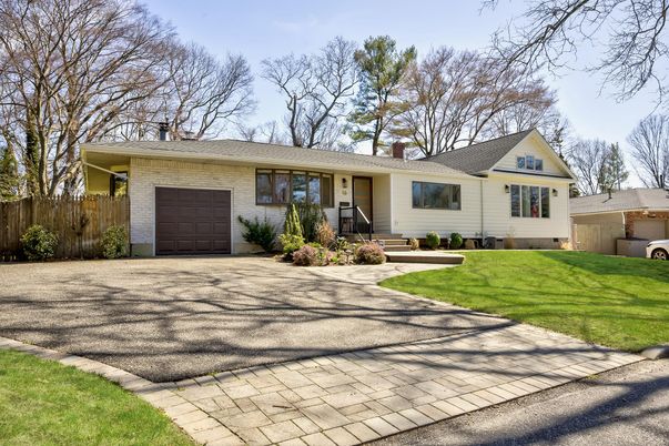 Attached, Exterior, Facade, Ranch