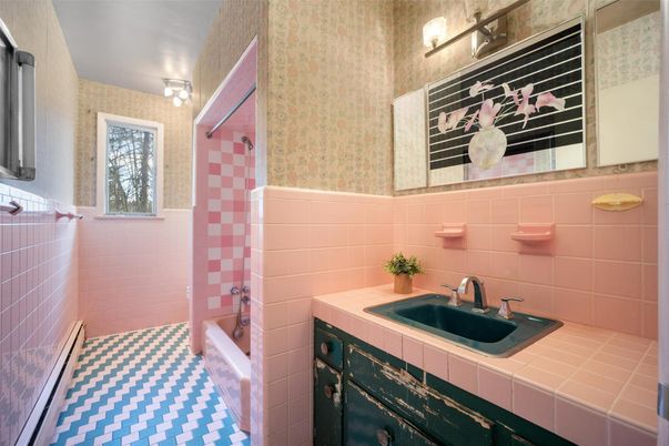 Bathroom, Interior, Tile Countertops