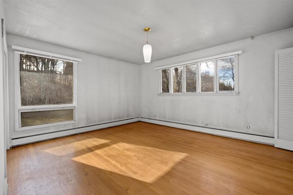 Empty room, Interior, Pendant Lights, Wood Texture Flooring