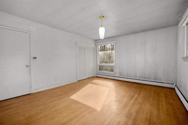 Empty room, Interior, Pendant Lights, Wood Texture Flooring