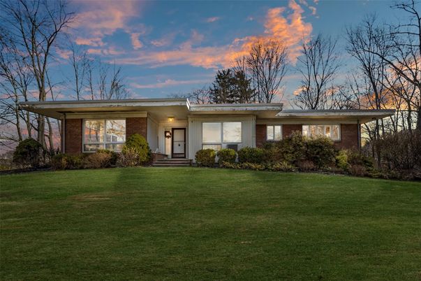 Exterior, Facade, Brick Facade, Ranch