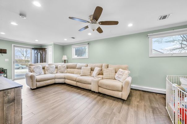 Interior, Living room, Recessed Lighting, Wood Texture Flooring