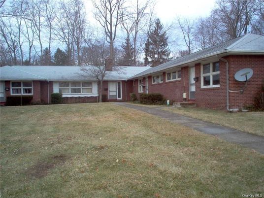 Exterior, Facade, Brick Facade, Ranch