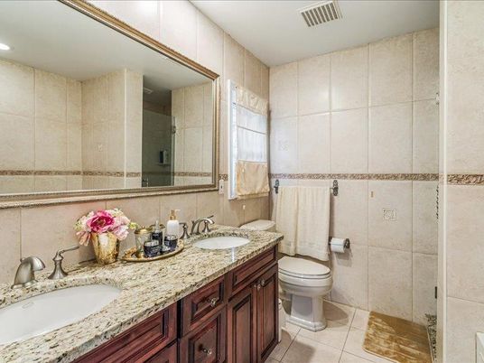 Bathroom, Dual Sink Vanities, Interior, Recessed Lighting