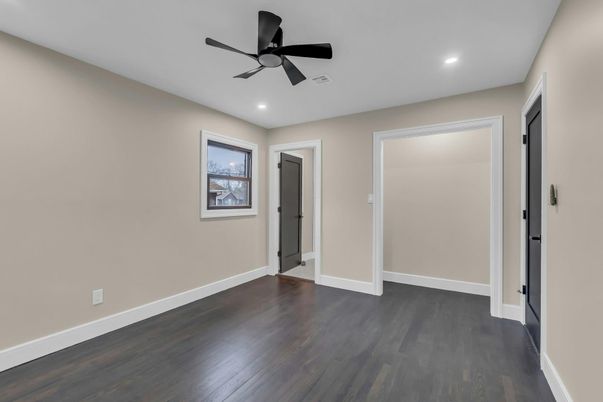 Empty room, Interior, Recessed Lighting, Wood Texture Flooring