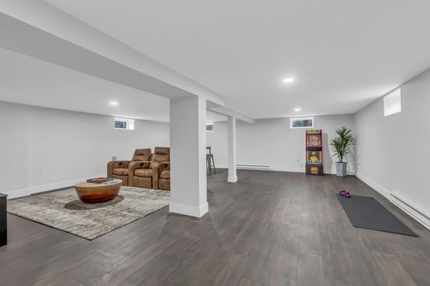 Interior, Recessed Lighting, Wood Texture Flooring