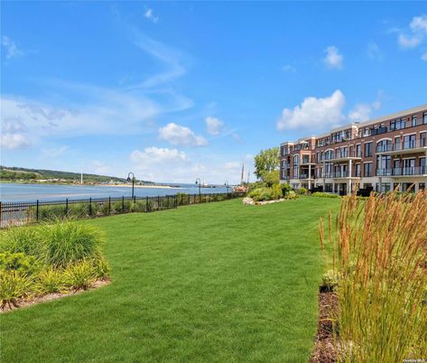 Exterior, Lake