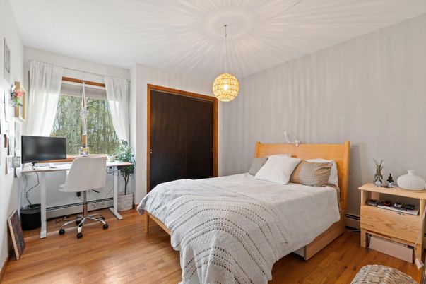 Bedroom, Home Office, Interior, Pendant Lights, Wood Texture Flooring