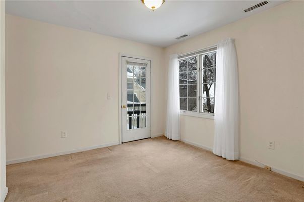 Empty room, Interior