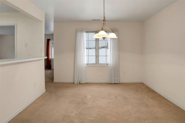 Empty room, Interior, Pendant Lights